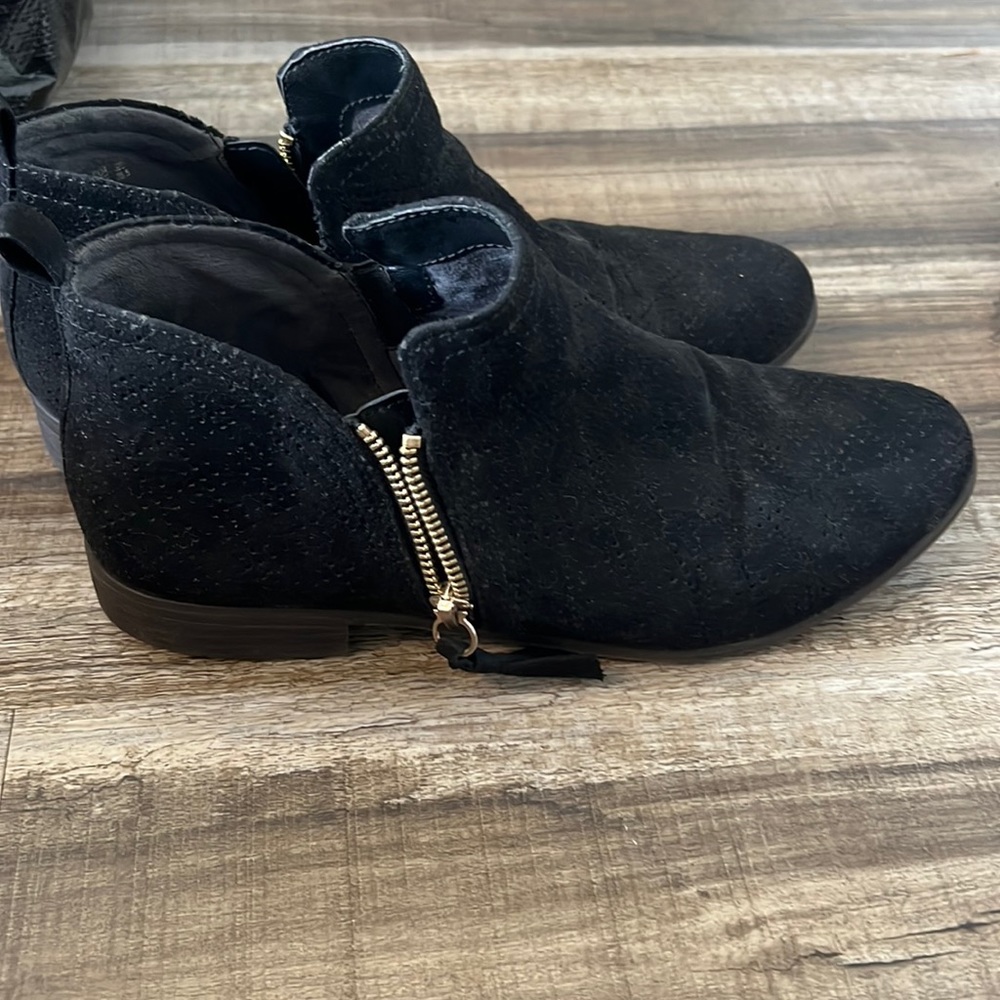 Black booties!
